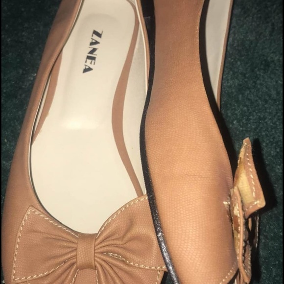 Heels/Pumps - Picture 2 of 2